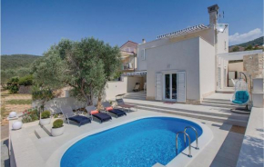 3 Bedroom Pet Friendly Home In Martinscica